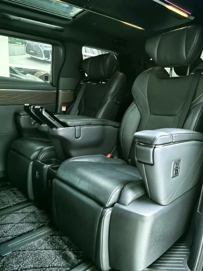 2024 Toyota Alphard 2.5L 190HP L4 E-CVT Hybrid,autocango,china used car exporter,china ev exporter,chinese used car exporter,chinese used ev exporter