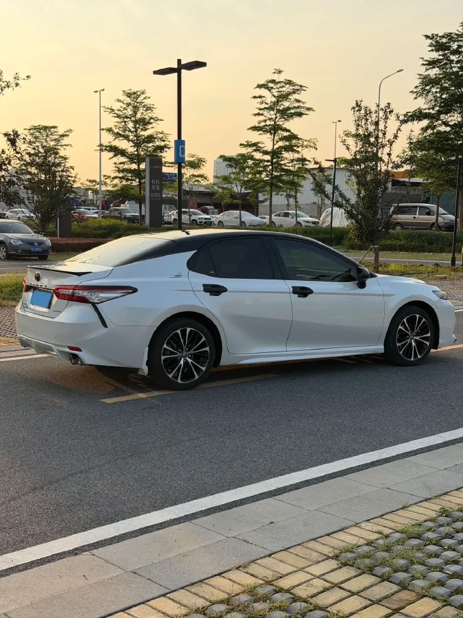 2018 Toyota Camry 2.5L 209HP L4 8AT,autocango,china used car exporter,china ev exporter,chinese used car exporter,chinese used ev exporter
