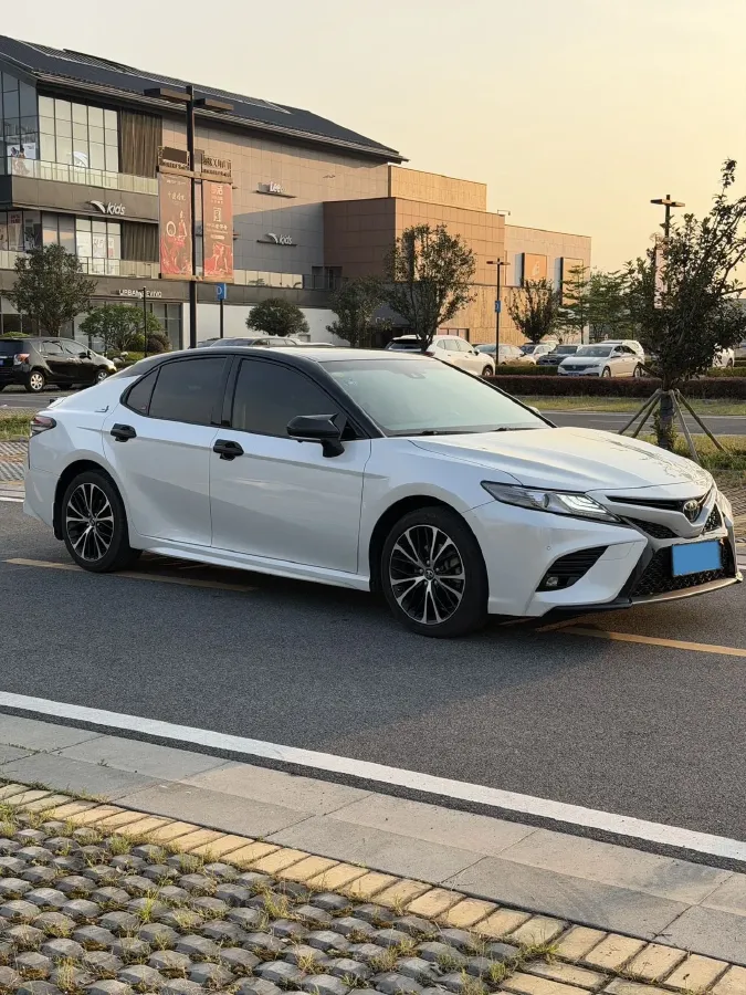 2018 Toyota Camry 2.5L 209HP L4 8AT,autocango,china used car exporter,china ev exporter,chinese used car exporter,chinese used ev exporter