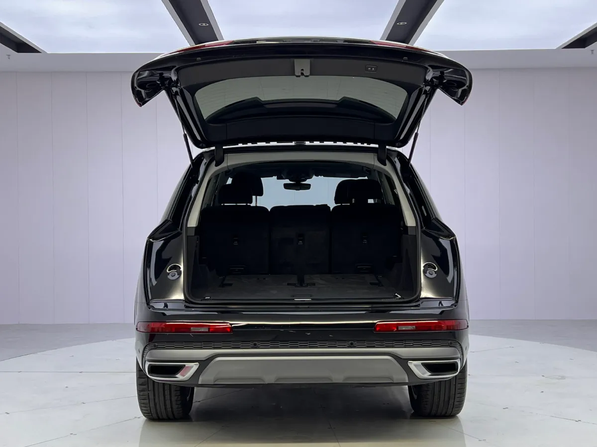 2023 Audi Q7 2.0T 265HP L4 8AT,autocango,china used car exporter,china ev exporter,chinese used car exporter,chinese used ev exporter