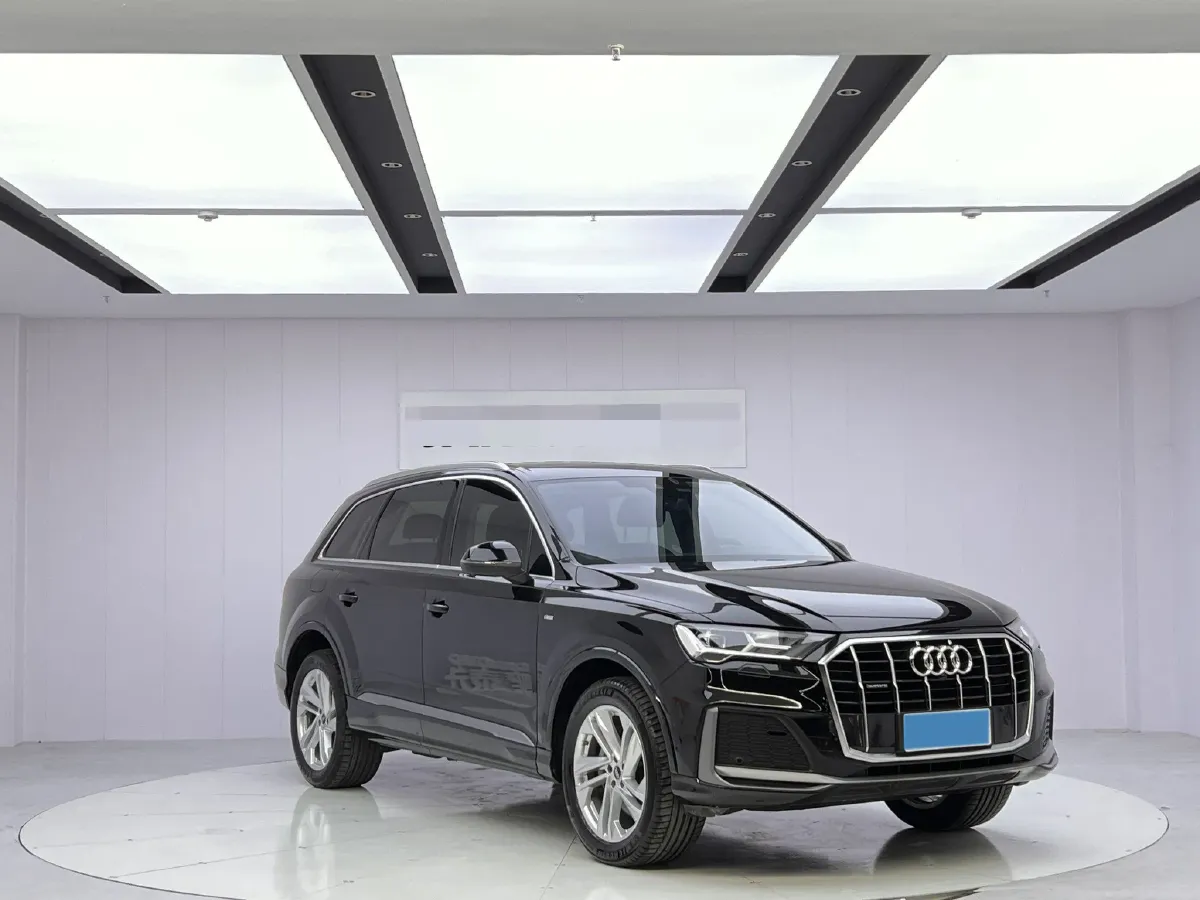 2023 Audi Q7 2.0T 265HP L4 8AT,autocango,china used car exporter,china ev exporter,chinese used car exporter,chinese used ev exporter