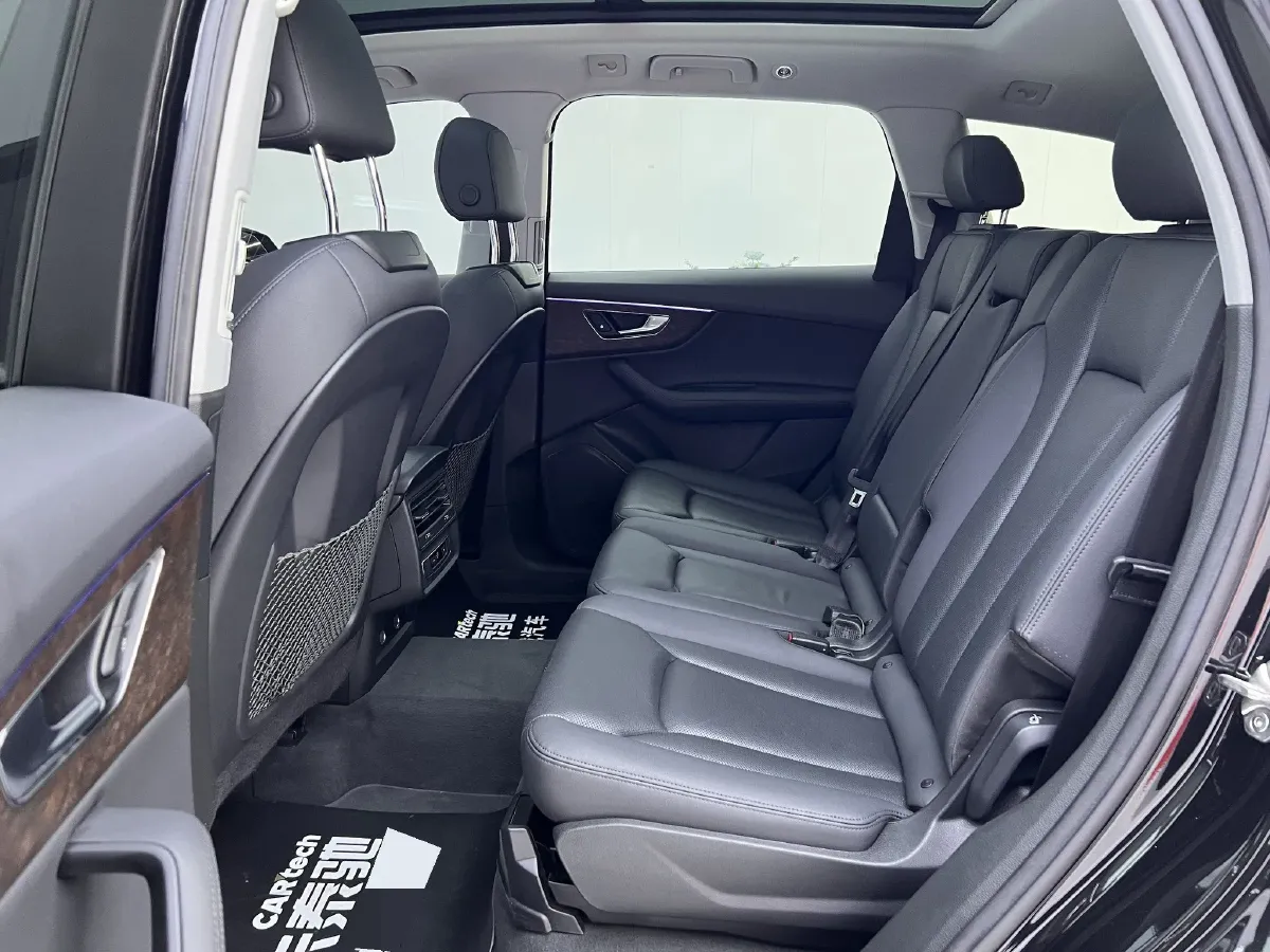 2023 Audi Q7 2.0T 265HP L4 8AT,autocango,china used car exporter,china ev exporter,chinese used car exporter,chinese used ev exporter