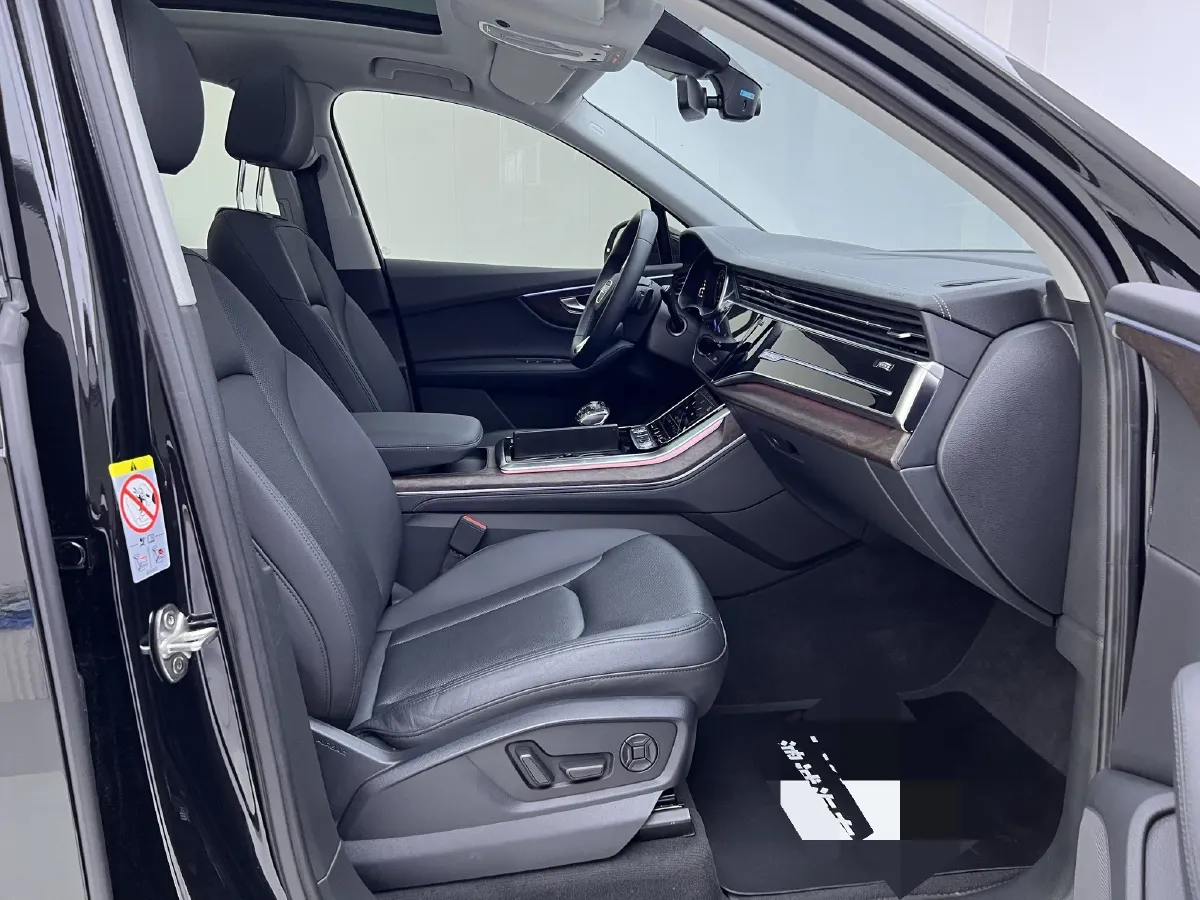 2023 Audi Q7 2.0T 265HP L4 8AT,autocango,china used car exporter,china ev exporter,chinese used car exporter,chinese used ev exporter