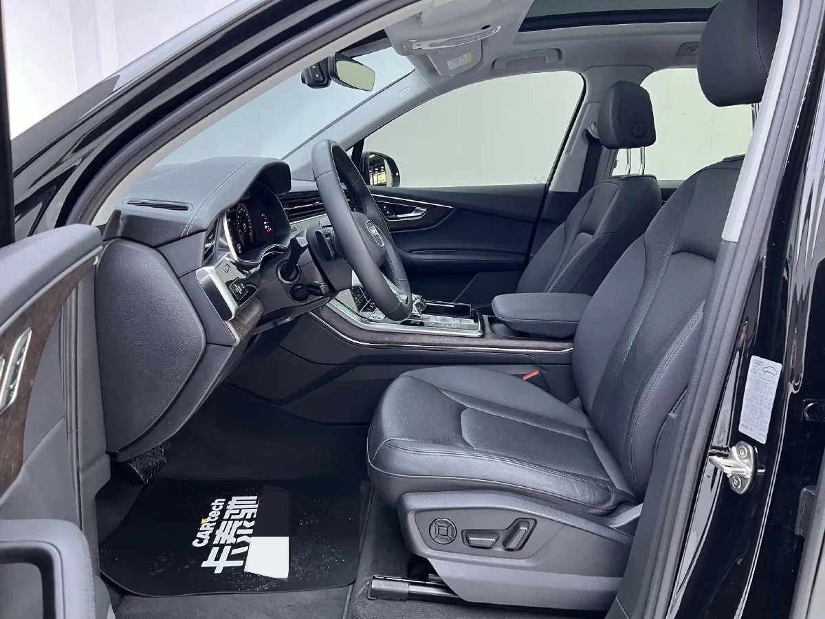 2023 Audi Q7 2.0T 265HP L4 8AT,autocango,china used car exporter,china ev exporter,chinese used car exporter,chinese used ev exporter