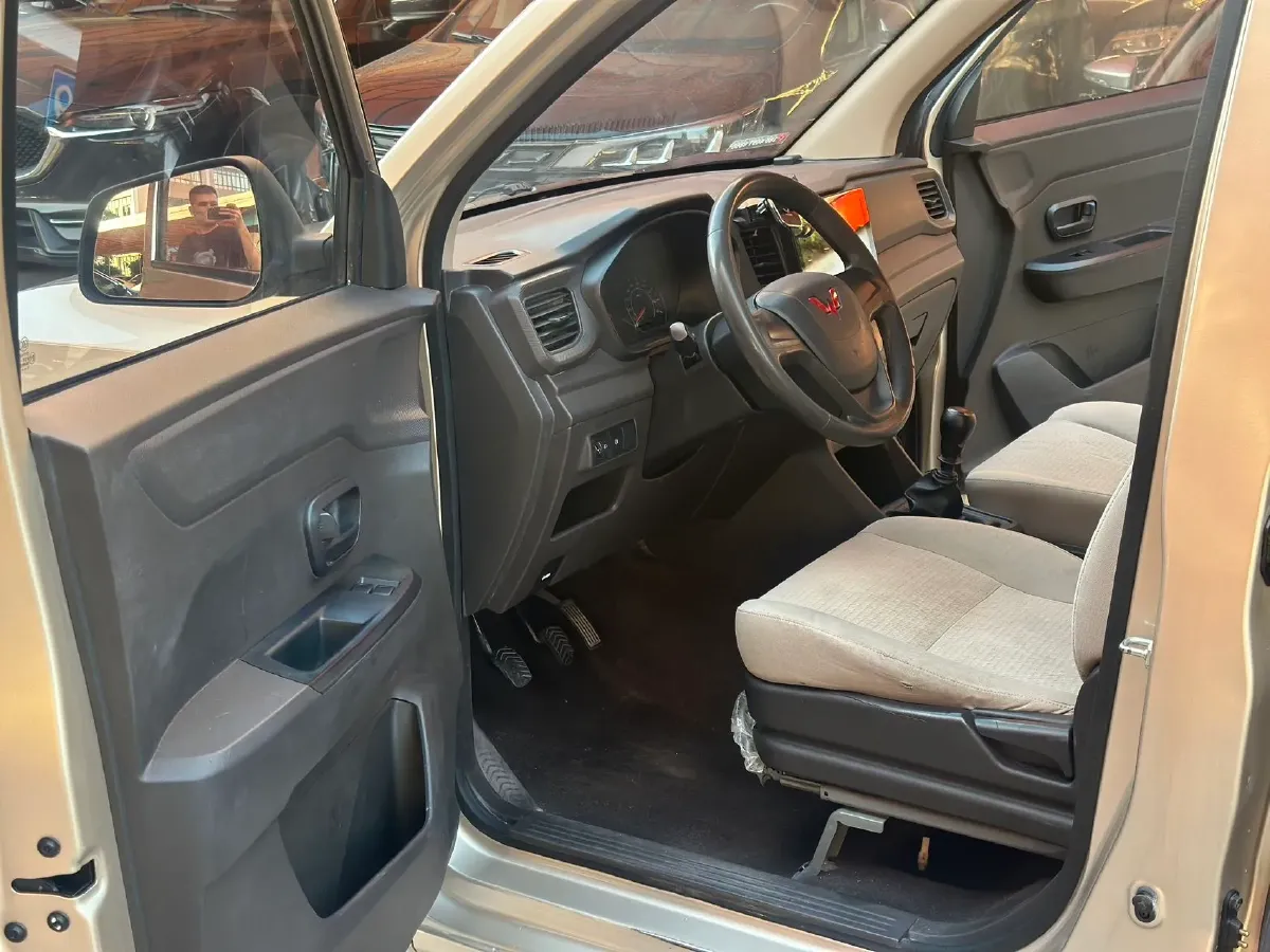 2018 WuLing HongGuang 1.5L 105HP L4 5MT,autocango,china used car exporter,china ev exporter,chinese used car exporter,chinese used ev exporter