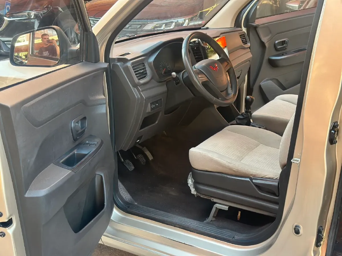 2018 WuLing HongGuang 1.5L 105HP L4 5MT,autocango,china used car exporter,china ev exporter,chinese used car exporter,chinese used ev exporter