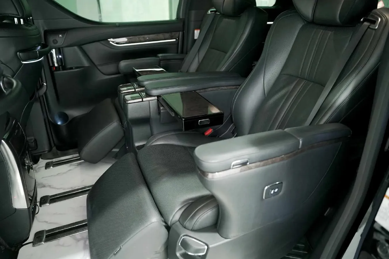 2019 Toyota Alphard 2.5L 117HP L4 E-CVT Hybrid,autocango,china used car exporter,china ev exporter,chinese used car exporter,chinese used ev exporter
