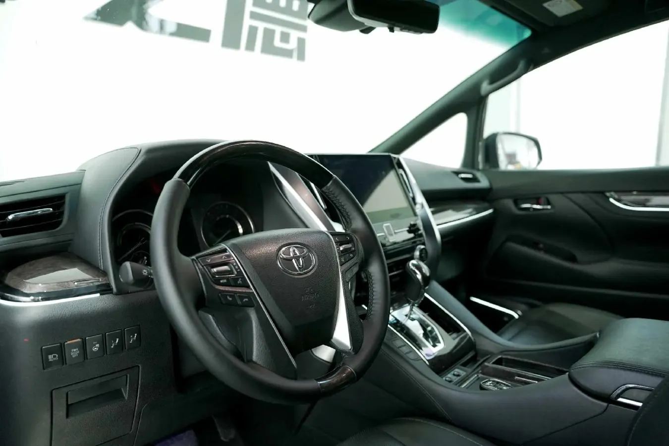 2019 Toyota Alphard 2.5L 117HP L4 E-CVT Hybrid,autocango,china used car exporter,china ev exporter,chinese used car exporter,chinese used ev exporter
