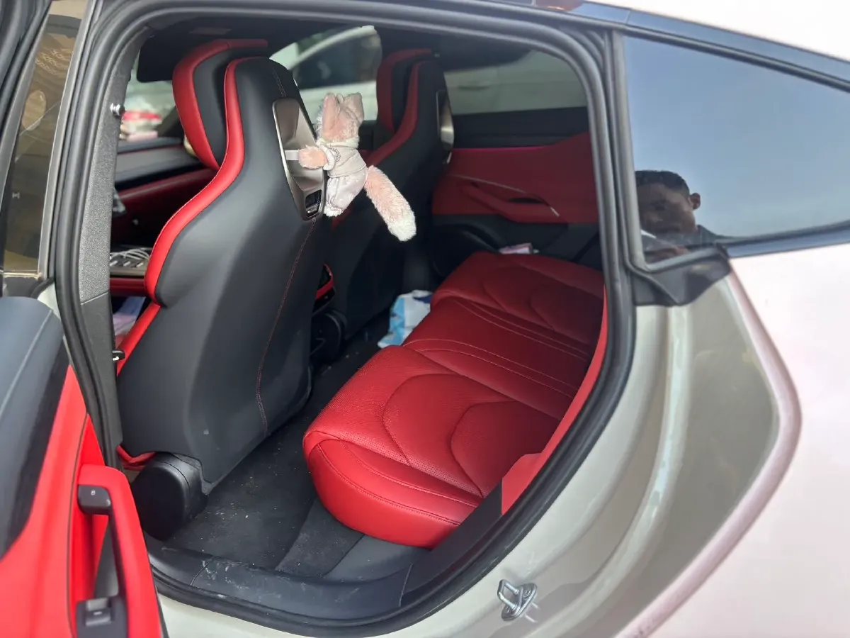 2024 MI SU7 BEV 73.6KWH,autocango,china used car exporter,china ev exporter,chinese used car exporter,chinese used ev exporter