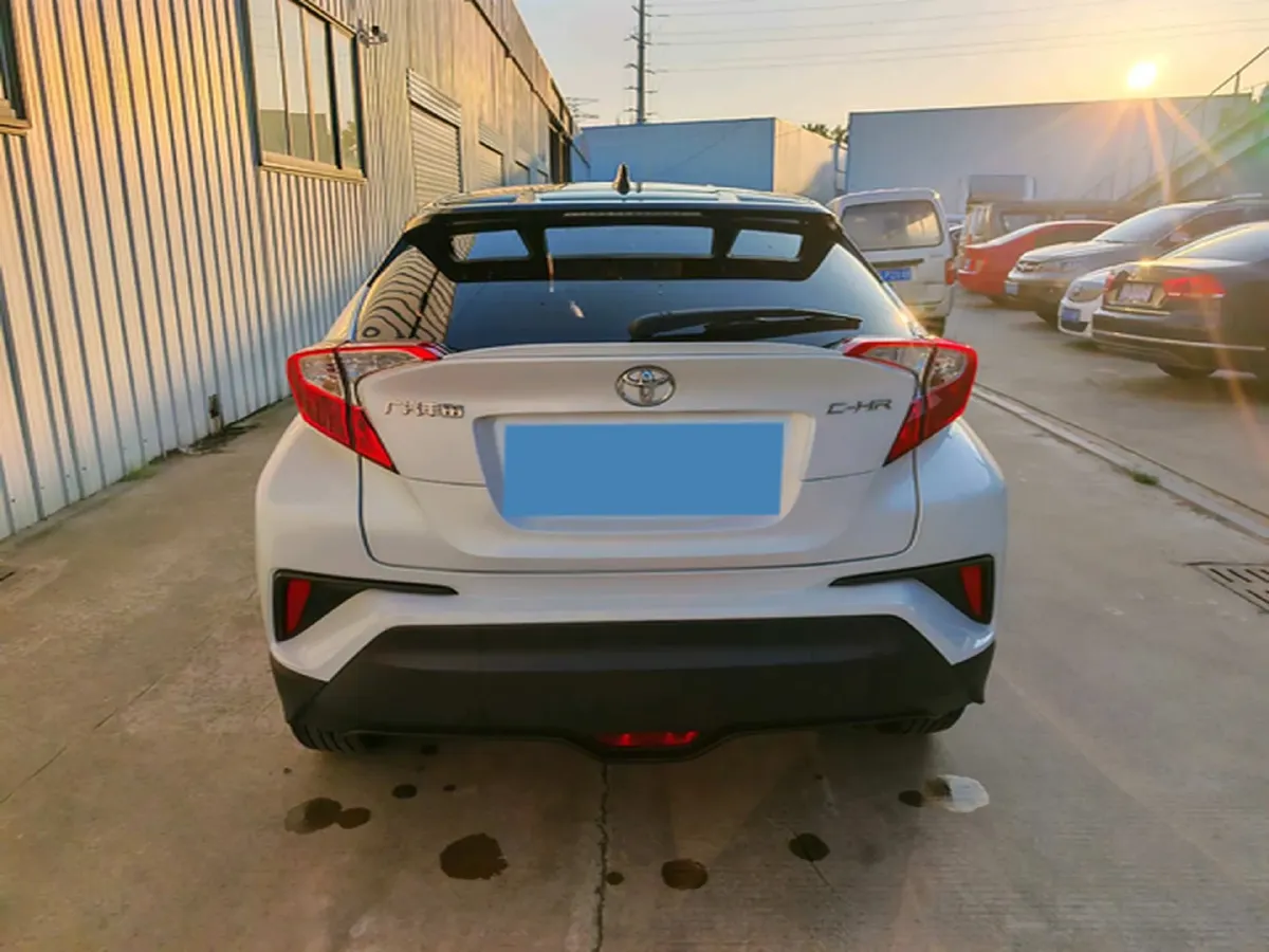 2022 Toyota C-HR 2.0L 171HP L4 CVT,autocango,china used car exporter,china ev exporter,chinese used car exporter,chinese used ev exporter