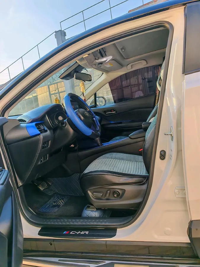 2022 Toyota C-HR 2.0L 171HP L4 CVT,autocango,china used car exporter,china ev exporter,chinese used car exporter,chinese used ev exporter