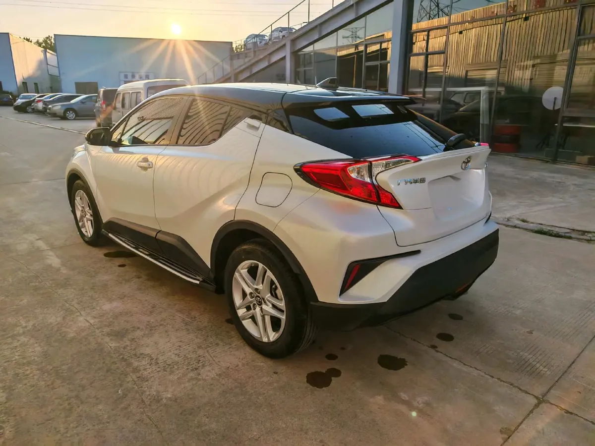2022 Toyota C-HR 2.0L 171HP L4 CVT,autocango,china used car exporter,china ev exporter,chinese used car exporter,chinese used ev exporter