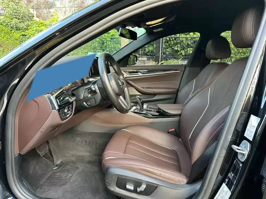 2022 BMW 5 Series 2.0T 184HP L4 8AT,autocango,china used car exporter,china ev exporter,chinese used car exporter,chinese used ev exporter