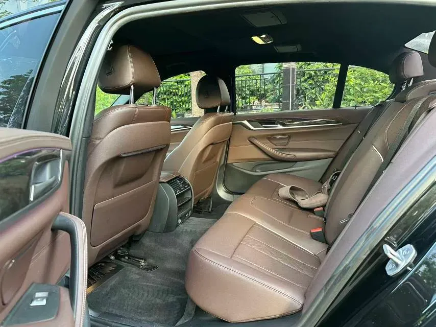 2022 BMW 5 Series 2.0T 184HP L4 8AT,autocango,china used car exporter,china ev exporter,chinese used car exporter,chinese used ev exporter