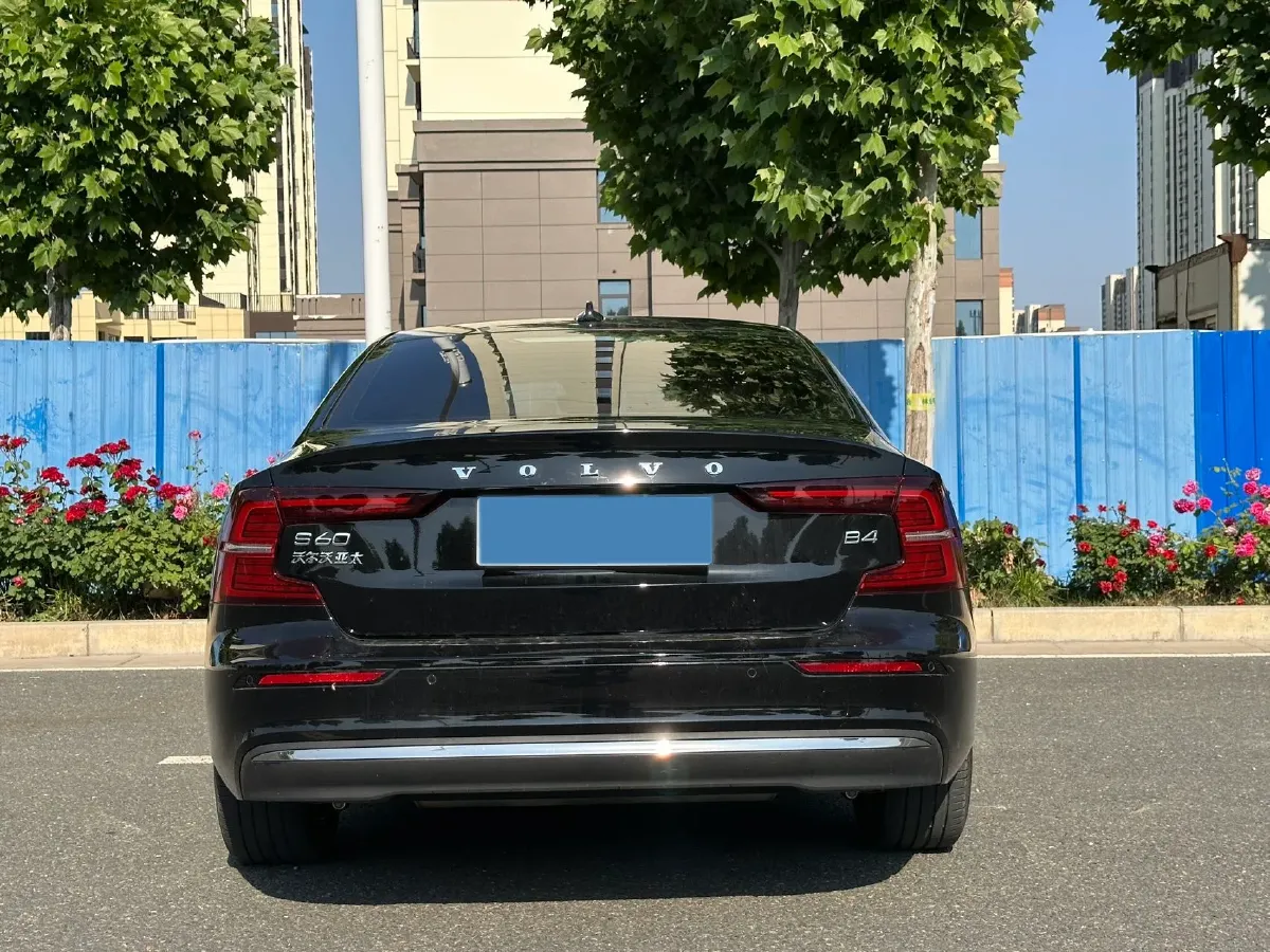 2025 Volvo S60 2.0T 197HP L4 7DCT,autocango,china used car exporter,china ev exporter,chinese used car exporter,chinese used ev exporter