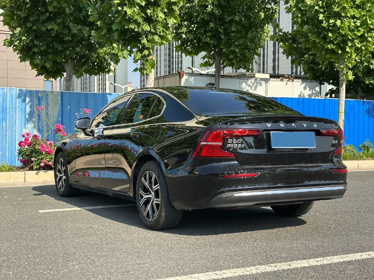 2025 Volvo S60 2.0T 197HP L4 7DCT,autocango,china used car exporter,china ev exporter,chinese used car exporter,chinese used ev exporter