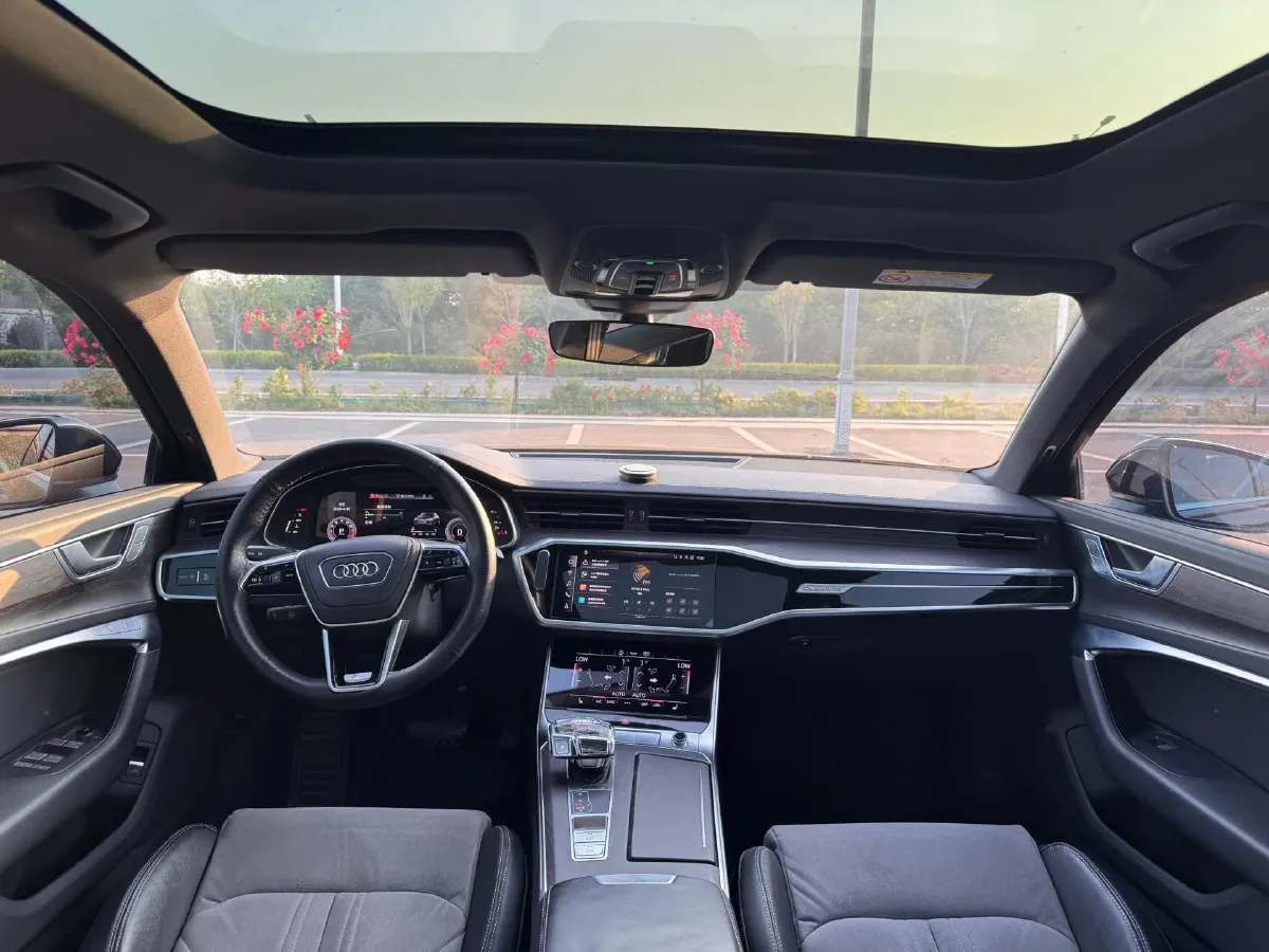 2023 Audi A6L 2.0T 245HP L4 7DCT,autocango,china used car exporter,china ev exporter,chinese used car exporter,chinese used ev exporter