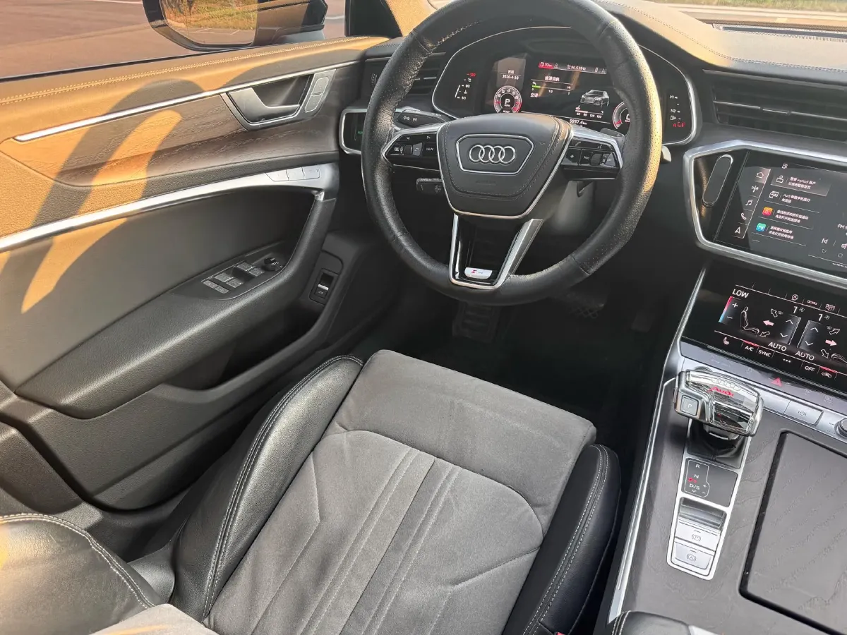 2023 Audi A6L 2.0T 245HP L4 7DCT,autocango,china used car exporter,china ev exporter,chinese used car exporter,chinese used ev exporter