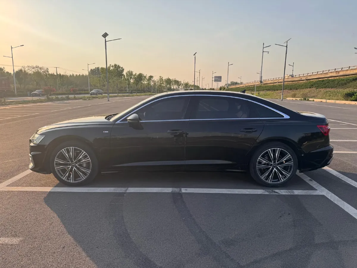 2023 Audi A6L 2.0T 245HP L4 7DCT,autocango,china used car exporter,china ev exporter,chinese used car exporter,chinese used ev exporter