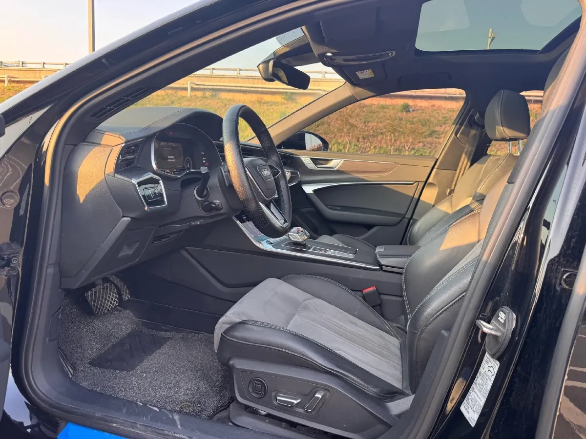 2023 Audi A6L 2.0T 245HP L4 7DCT,autocango,china used car exporter,china ev exporter,chinese used car exporter,chinese used ev exporter