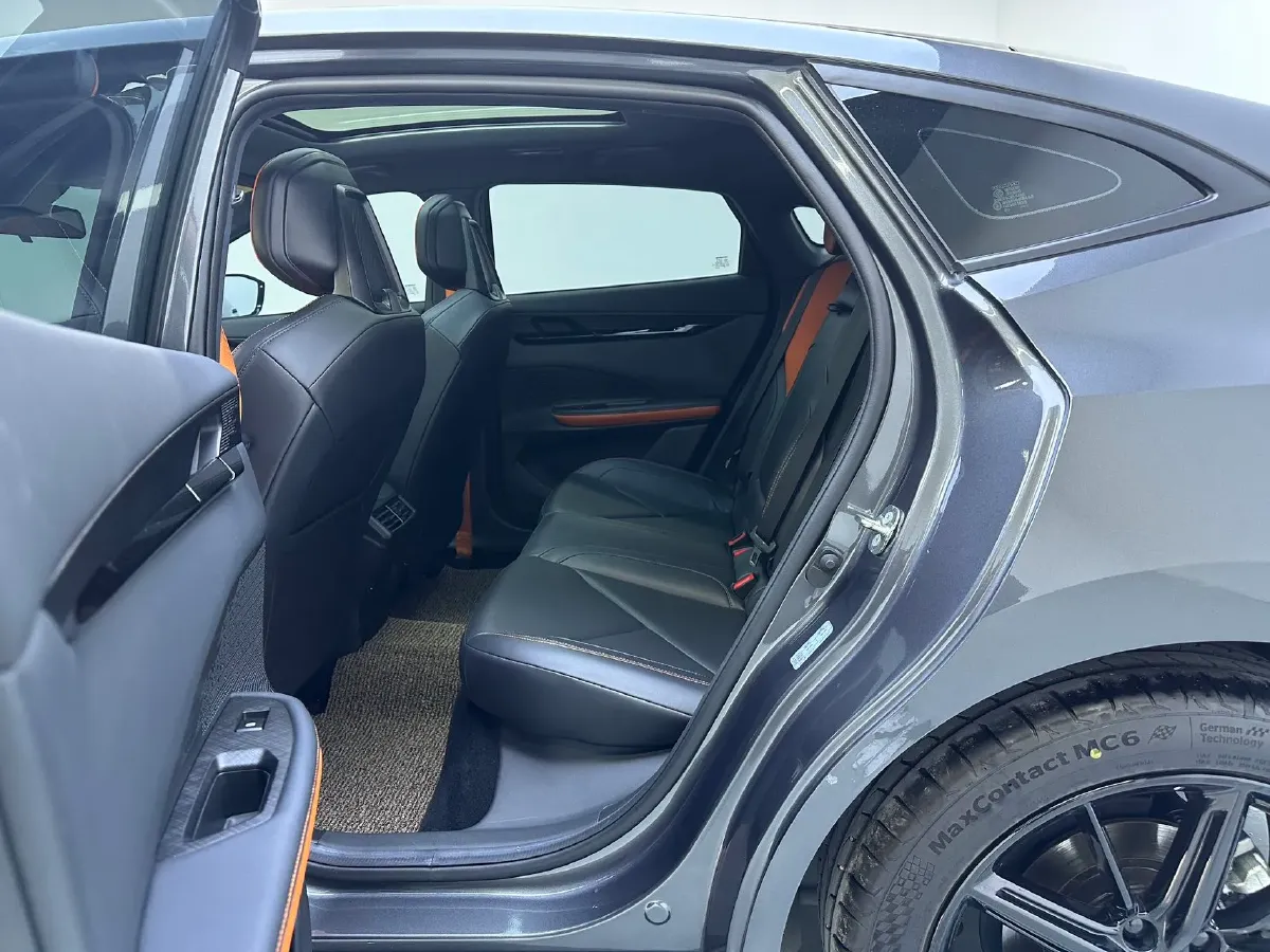 2022 ChangAn UNI-V 1.5T 188HP L4 7DCT,autocango,china used car exporter,china ev exporter,chinese used car exporter,chinese used ev exporter