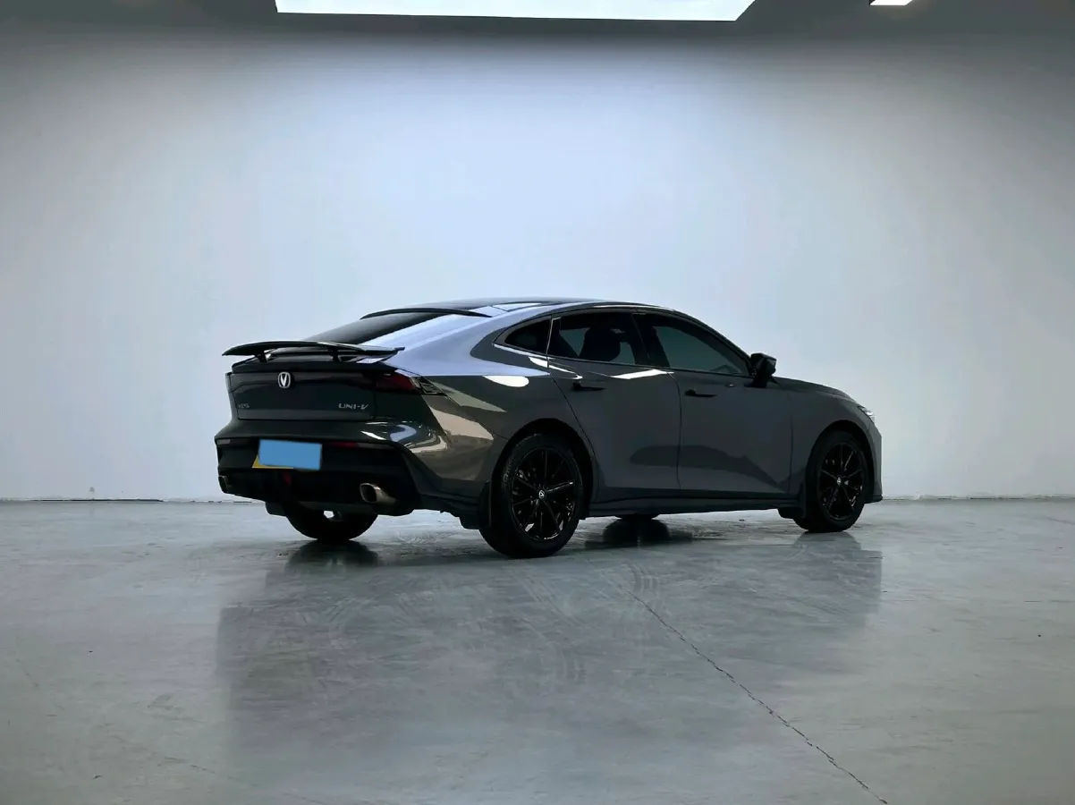 2022 ChangAn UNI-V 1.5T 188HP L4 7DCT,autocango,china used car exporter,china ev exporter,chinese used car exporter,chinese used ev exporter