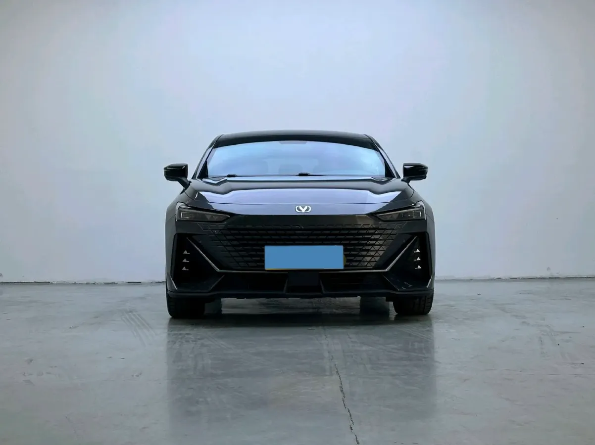 2022 ChangAn UNI-V 1.5T 188HP L4 7DCT,autocango,china used car exporter,china ev exporter,chinese used car exporter,chinese used ev exporter