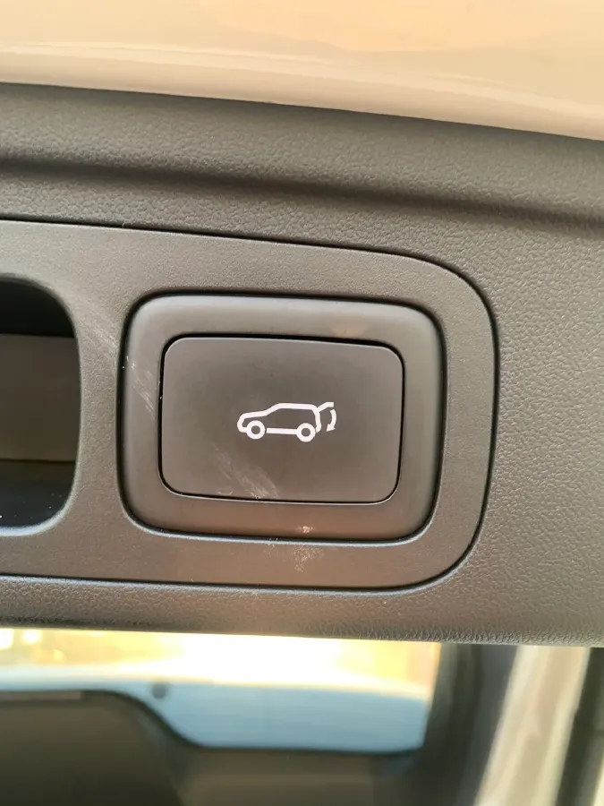 2024 Roewe D5X DMH 1.5T 150HP L4 2DHT PHEV 21.4KWH,autocango,china used car exporter,china ev exporter,chinese used car exporter,chinese used ev exporter