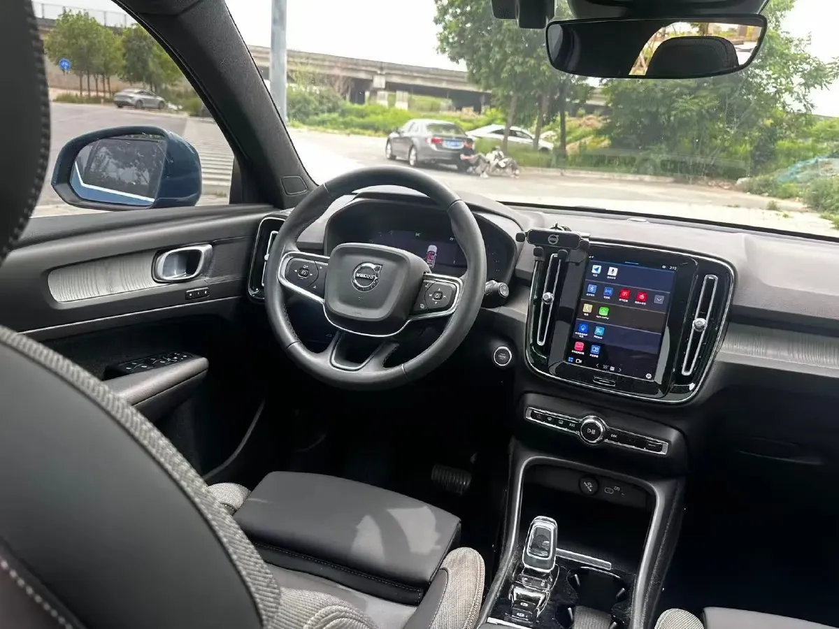 2023 Volvo XC40 2.0T 163HP L4 7DCT,autocango,china used car exporter,china ev exporter,chinese used car exporter,chinese used ev exporter