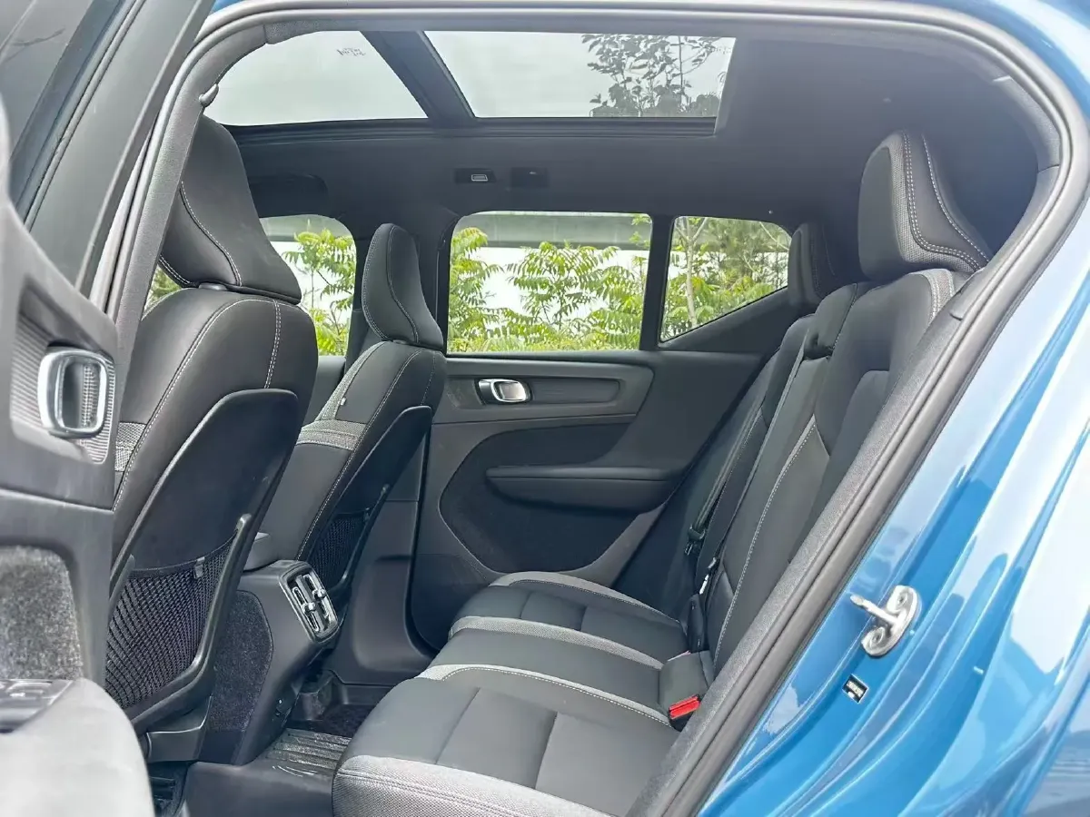 2023 Volvo XC40 2.0T 163HP L4 7DCT,autocango,china used car exporter,china ev exporter,chinese used car exporter,chinese used ev exporter
