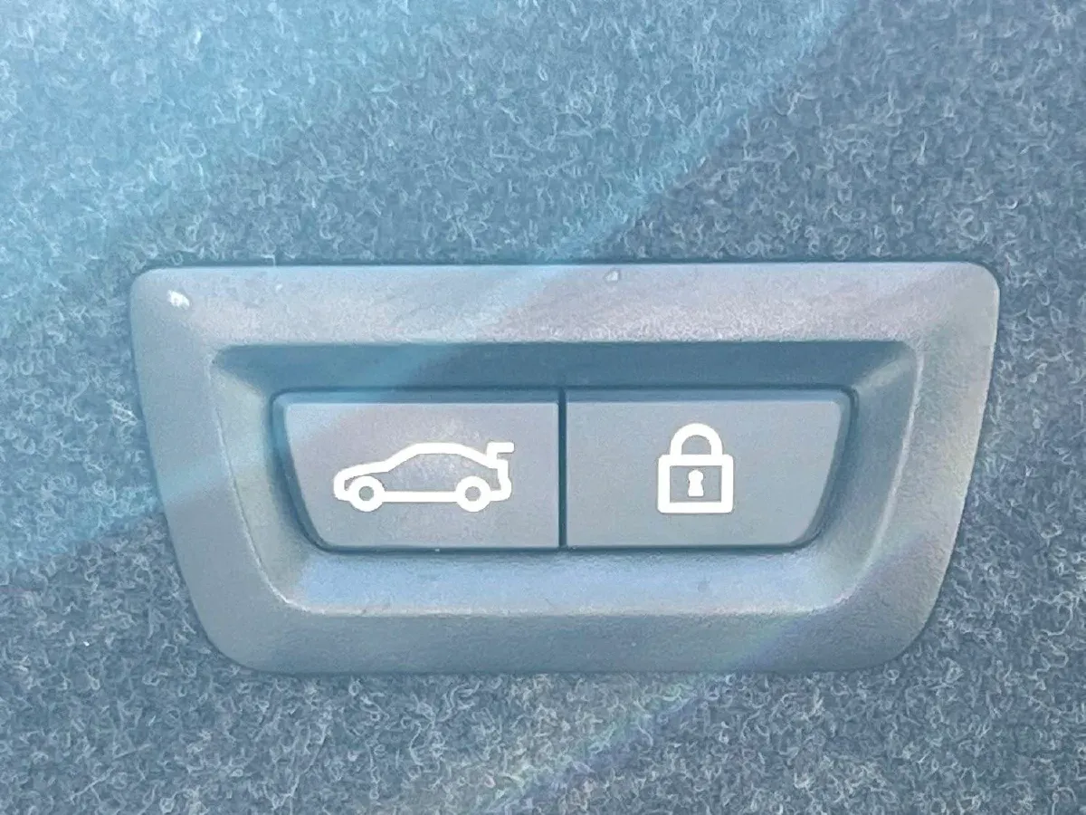 2022 BMW 3 Series 2.0T 184HP L4 8AT,autocango,china used car exporter,china ev exporter,chinese used car exporter,chinese used ev exporter