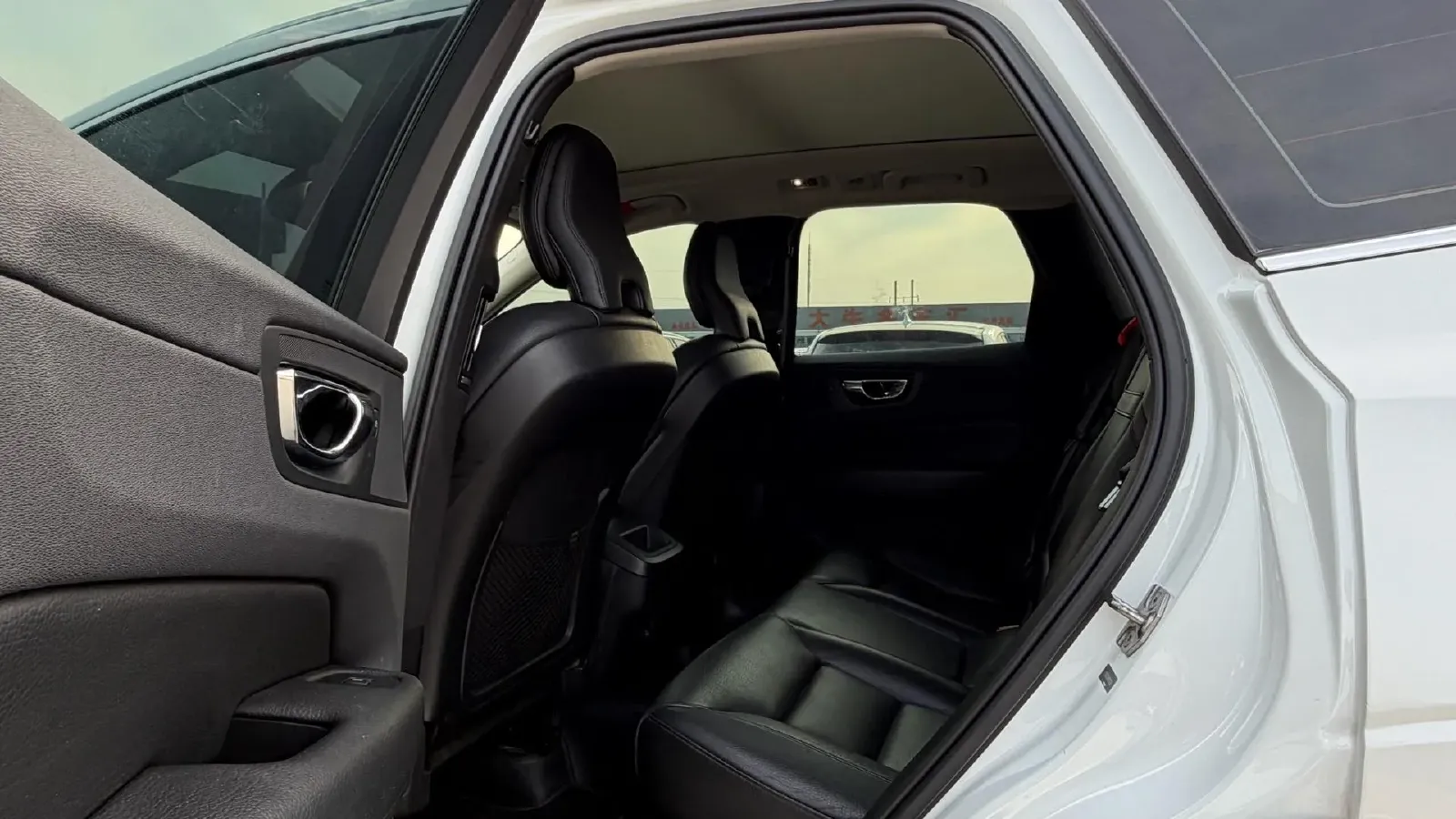 2019 Volvo XC60 2.0T 254HP L4 8AT,autocango,china used car exporter,china ev exporter,chinese used car exporter,chinese used ev exporter
