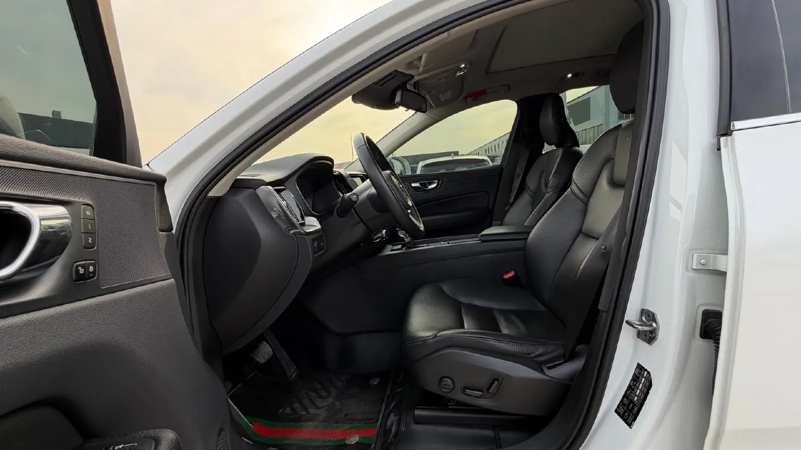 2019 Volvo XC60 2.0T 254HP L4 8AT,autocango,china used car exporter,china ev exporter,chinese used car exporter,chinese used ev exporter