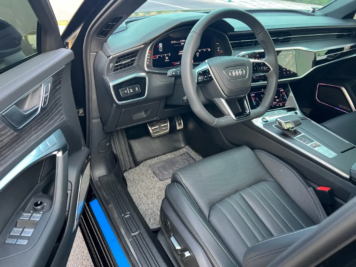 2025 Audi A6L 3.0T 340HP V6 7DCT,autocango,china used car exporter,china ev exporter,chinese used car exporter,chinese used ev exporter