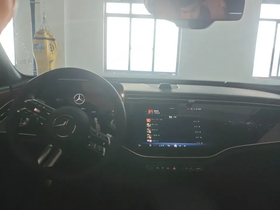 2024 Mercedes-Benz E Class 2.0T 204HP L4 9AT PHEV 25.4KWH,autocango,china used car exporter,china ev exporter,chinese used car exporter,chinese used ev exporter