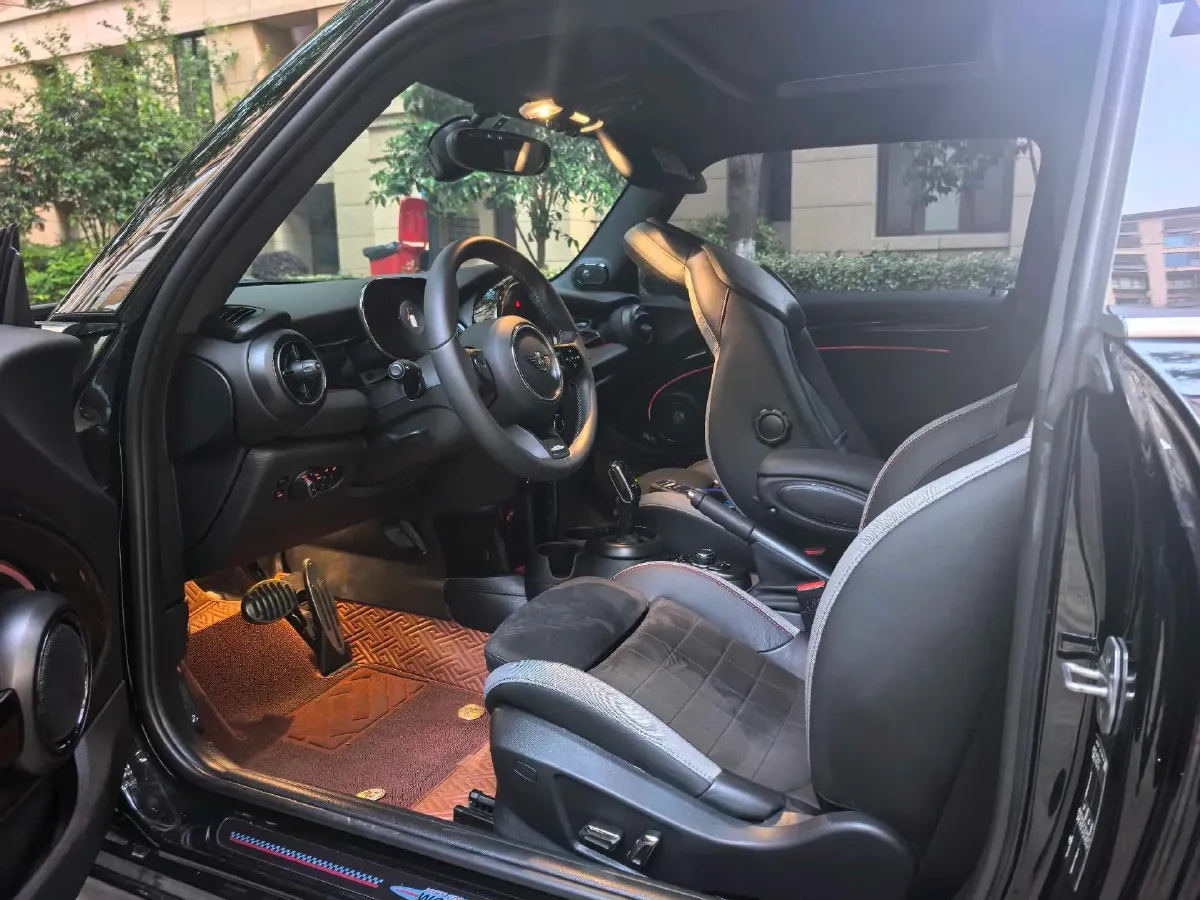 2023 MINI MINI 2.0T 178HP L4 7DCT,autocango,china used car exporter,china ev exporter,chinese used car exporter,chinese used ev exporter
