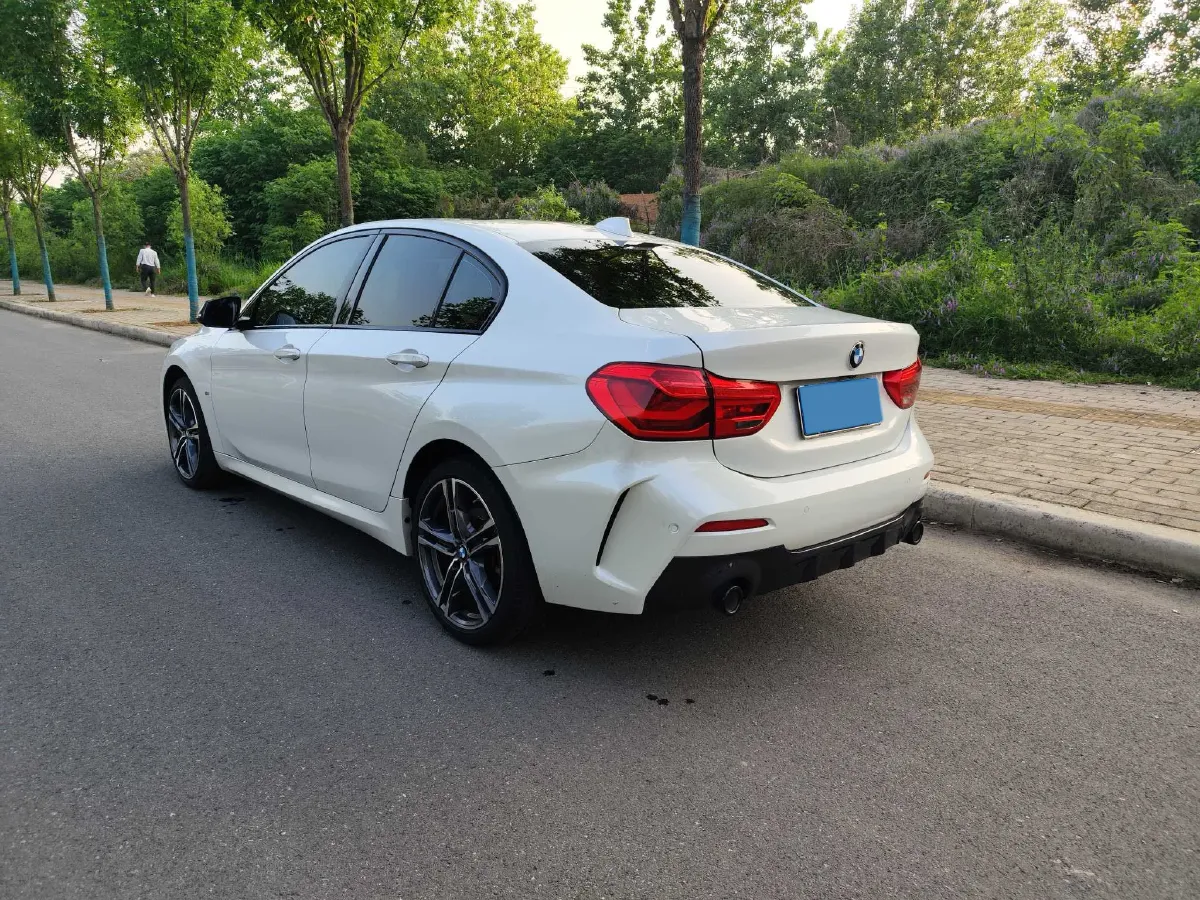2021 BMW 1 Series 2.0T 192HP L4 7DCT,autocango,china used car exporter,china ev exporter,chinese used car exporter,chinese used ev exporter