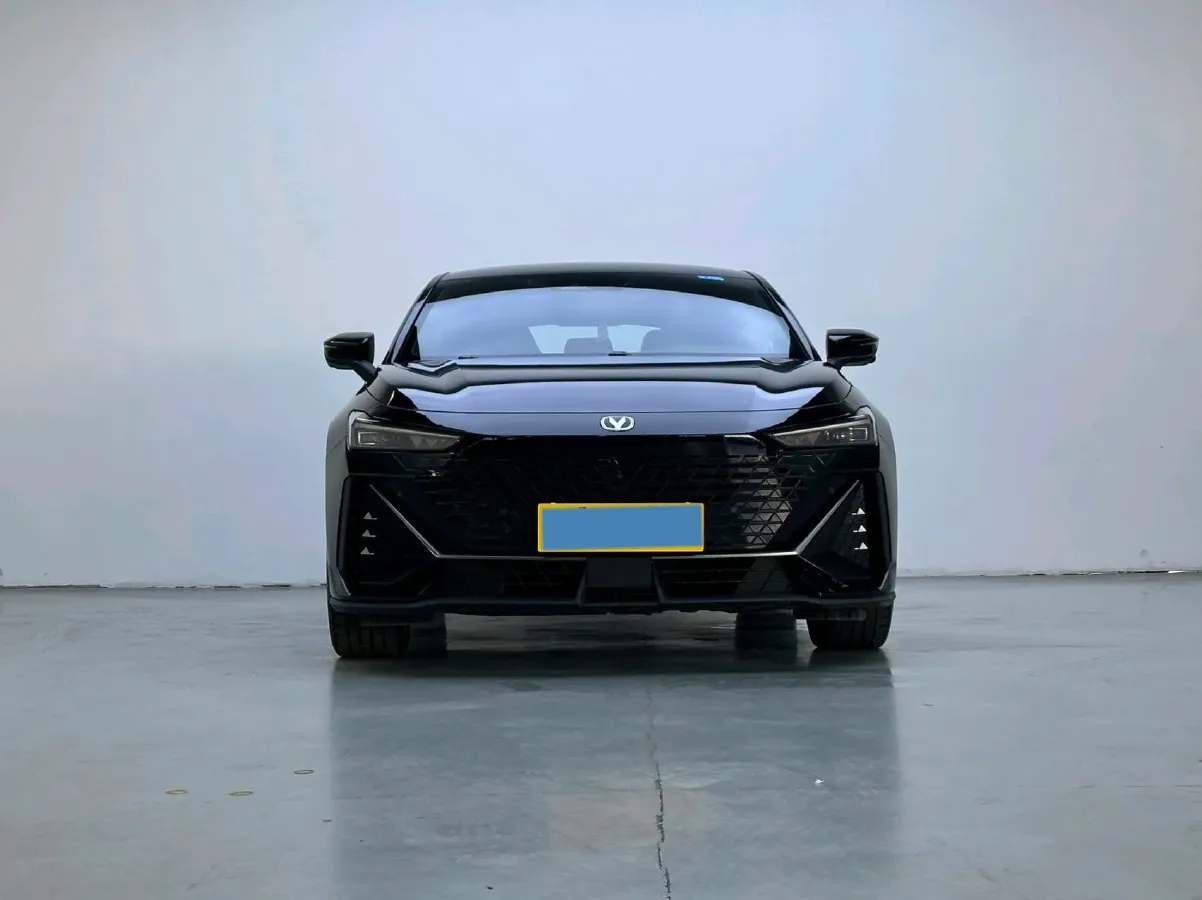 2023 ChangAn UNI-V 1.5T 188HP L4 7DCT,autocango,china used car exporter,china ev exporter,chinese used car exporter,chinese used ev exporter