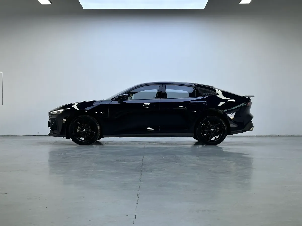 2023 ChangAn UNI-V 1.5T 188HP L4 7DCT,autocango,china used car exporter,china ev exporter,chinese used car exporter,chinese used ev exporter