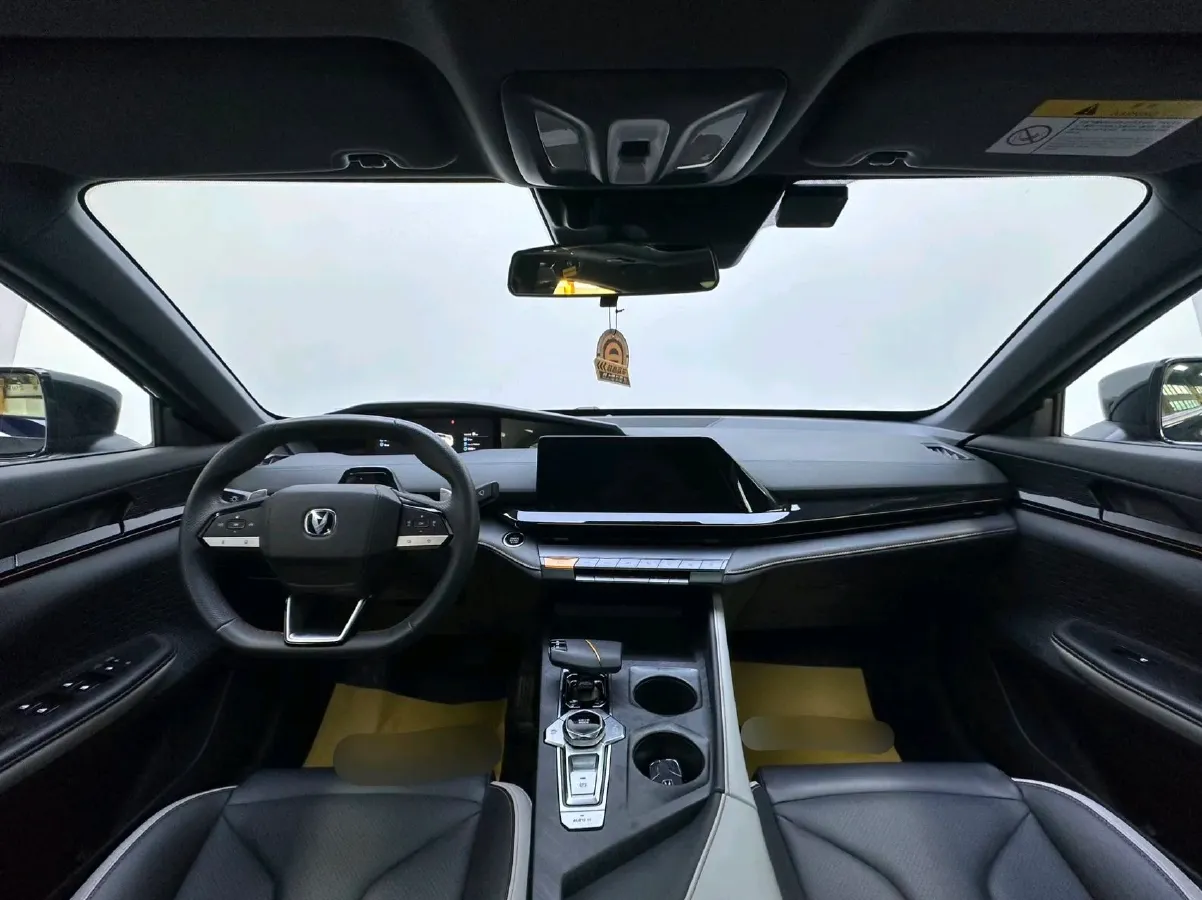 2023 ChangAn UNI-V 1.5T 188HP L4 7DCT,autocango,china used car exporter,china ev exporter,chinese used car exporter,chinese used ev exporter