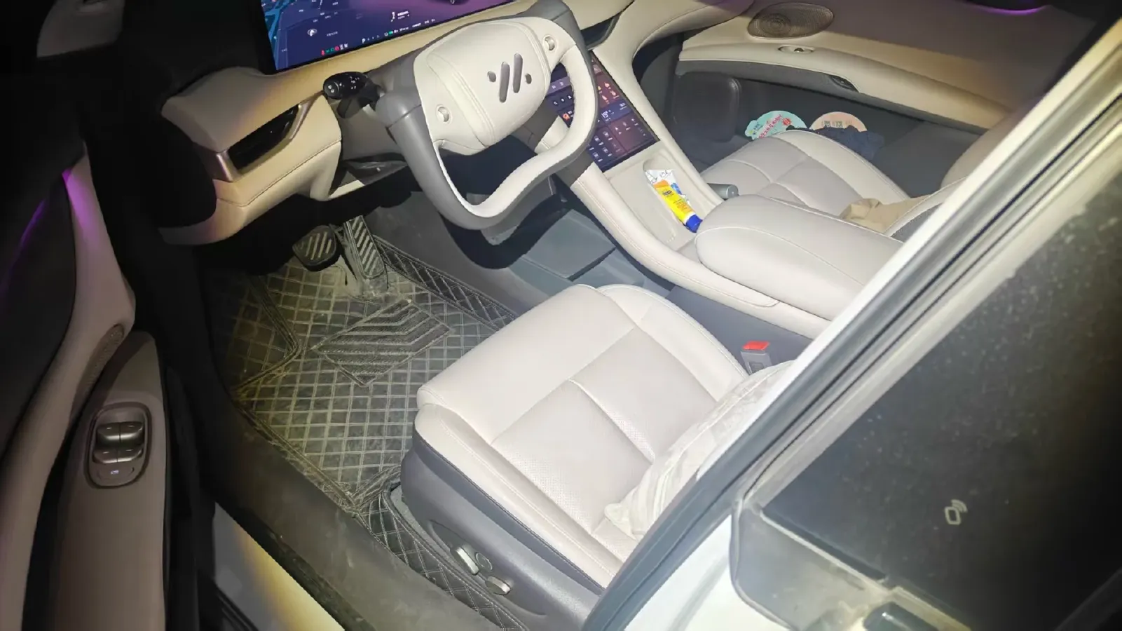 2025 IM LS6 BEV 100KWH,autocango,china used car exporter,china ev exporter,chinese used car exporter,chinese used ev exporter
