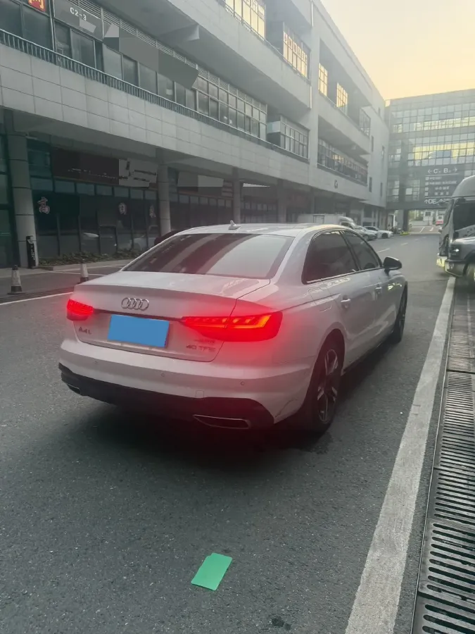 2022 Audi A4L 2.0T 190HP L4 7DCT,autocango,china used car exporter,china ev exporter,chinese used car exporter,chinese used ev exporter