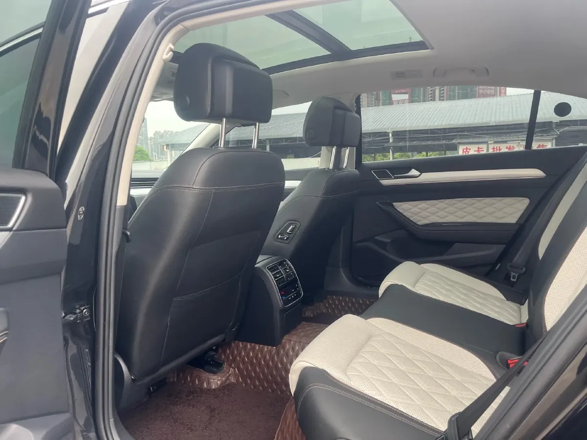 2023 Volkswagen Magotan 2.0T 186HP L4 7DCT,autocango,china used car exporter,china ev exporter,chinese used car exporter,chinese used ev exporter