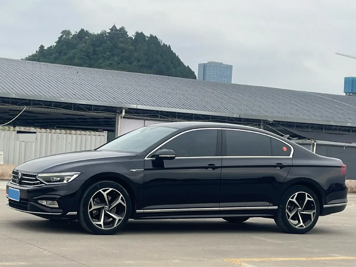 2023 Volkswagen Magotan 2.0T 186HP L4 7DCT,autocango,china used car exporter,china ev exporter,chinese used car exporter,chinese used ev exporter