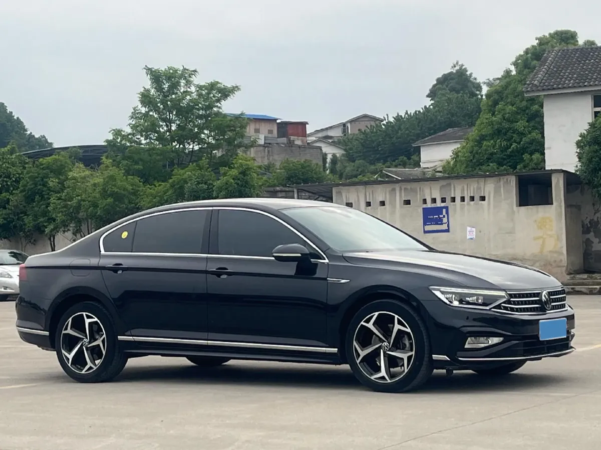 2023 Volkswagen Magotan 2.0T 186HP L4 7DCT,autocango,china used car exporter,china ev exporter,chinese used car exporter,chinese used ev exporter