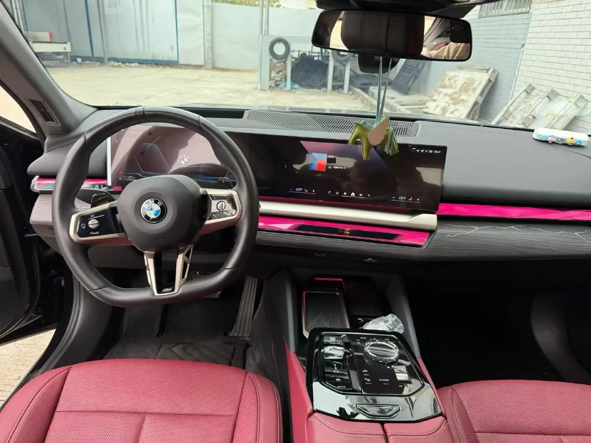 2024 BMW 5 Series 2.0T 258HP L4 8AT,autocango,china used car exporter,china ev exporter,chinese used car exporter,chinese used ev exporter