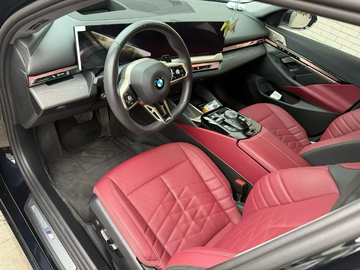 2024 BMW 5 Series 2.0T 258HP L4 8AT,autocango,china used car exporter,china ev exporter,chinese used car exporter,chinese used ev exporter