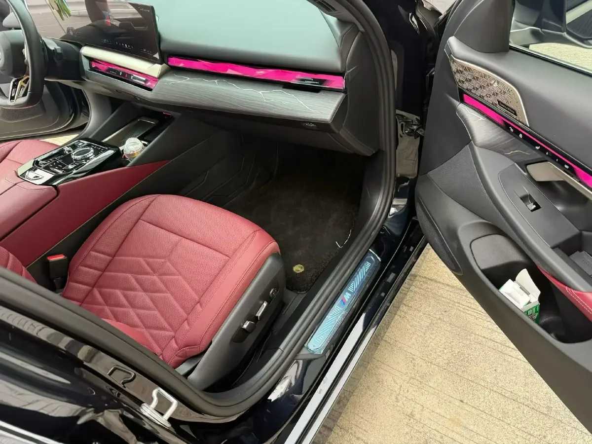 2024 BMW 5 Series 2.0T 258HP L4 8AT,autocango,china used car exporter,china ev exporter,chinese used car exporter,chinese used ev exporter