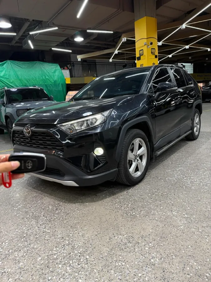 2021 Toyota RAV4 2.0L 171HP L4 CVT,autocango,china used car exporter,china ev exporter,chinese used car exporter,chinese used ev exporter