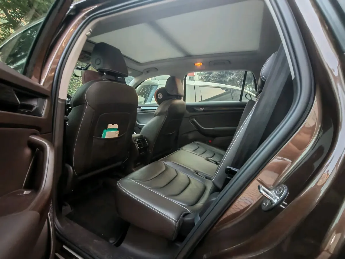 2019 Skoda Superb 2.0T 220HP L4 7DCT,autocango,china used car exporter,china ev exporter,chinese used car exporter,chinese used ev exporter